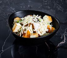 Салат Цезарь с курицей