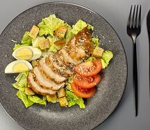 Салат Цезарь с куриным филе
