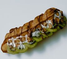 Вафля с киви и Snickers