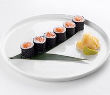 Маки с лососем