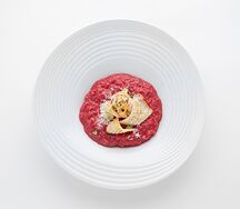 Розовое ризотто с кальмаром