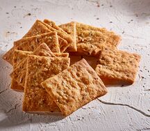 Крекеры с вялеными томатами и тимьяном