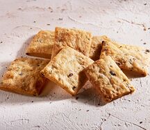 Крекеры с оливками и розмарином