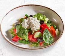 Салат Овощной с сыром страчателла