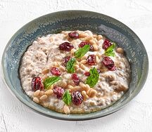 Овсяная каша с клюквой