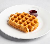 Вафля брюссельская с кленовым сиропом