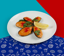 Мидии запеченные со спайси соусом