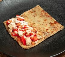 Блин с курицей под соусом