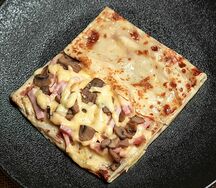 Блин с ветчиной, сыром и грибами