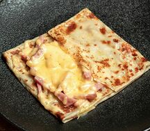 Блин с ветчиной и сыром
