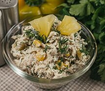Салат Курица с ананасами