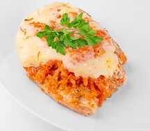 Кета запеченная под овощами