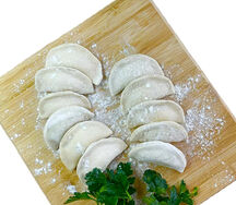 Замороженные вареники с картофелем и луком