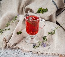 Малиновый чай с мятой и лавандой