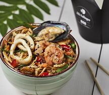 Удон с морепродуктами в соусе том ям