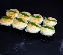 Запеченный ролл с куриной грудкой