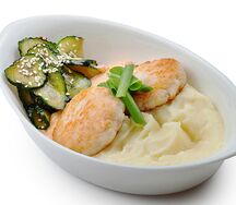 Пюрешка с рублеными куриными котлетами и соусом том ям