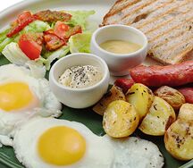 Богатырский завтрак с колбасками