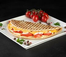 Закрытая сырная пицца