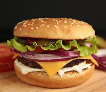 Бургер два сыра с говядиной