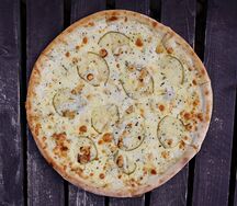 Пицца с грушей и горгонзолой