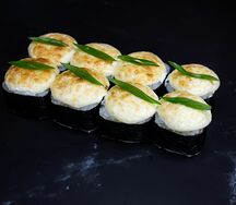 Запеченный ролл с куриной грудкой