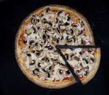 Пицца с грибами большая