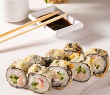 Ролл с острыми креветками и снежным крабом в темпуре