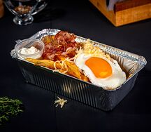 Фри с яйцом и беконом