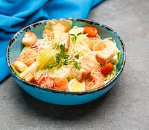 Салат Цезарь с креветками