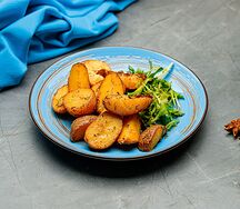 Молодой картофель с чесноком и зеленью