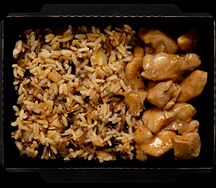 Рис по-сингапурски со свининой в кисло-сладком соусе