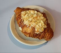 Миндальный круассан