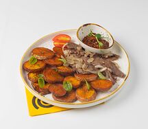 Телятина с луком и картофелем