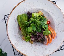 Тропический салат с курицей