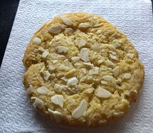 Кукис с лепестками арахиса