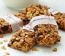 Гранола с орехами и клюквой