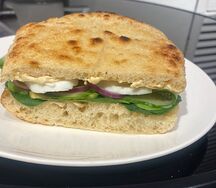 Вегетарианский с хумусом