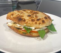 Капрезе сэндвич