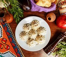 Хинкали с бараниной и зеленью
