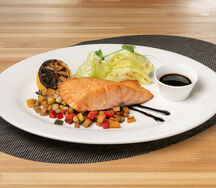 Стейк семги с рататуем из овощей