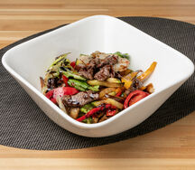 Теплый микс-салат с говяжьей вырезкой