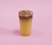 Кофейный тоник с персиком, маракуйей и цветами апельсина