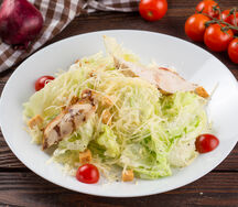 Салат Цезарь с курицей