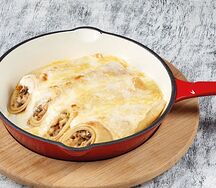 Запеченные блинчики с курицей и грибами
