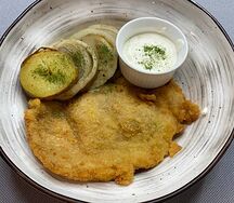 Cвинoй шницель с запеченным картофелем