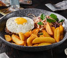 Бифштекс с чеддером и яйцом