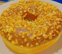 Донат с ореховой начинкой