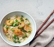 KузоWok рисовой лапши с креветками