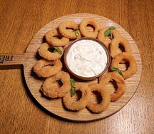 Кольца кальмара с чесночным соусом